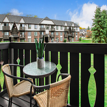 Creekwood Apartments 2764 Viking Drive Green Bay Wi Apartments For Rent Rent Com