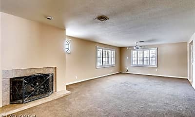 Living Room, 1505 Strong Dr, 1