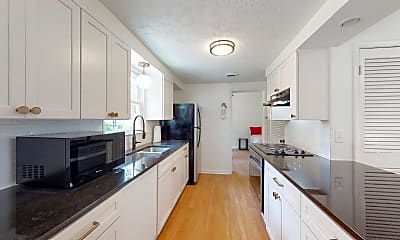 Kitchen, Room for Rent - Jonesboro Home (id. 1018), 1