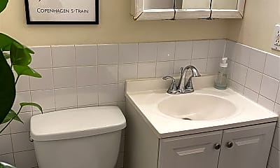 Bathroom, 21 Aberdeen St, 2