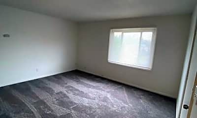 Living Room, 710 N Maple St, 1