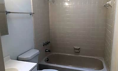 Bathroom, 2513 Georgetown Ln, 2