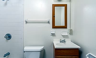 Bathroom, 1935 N Oakland Ave, 1