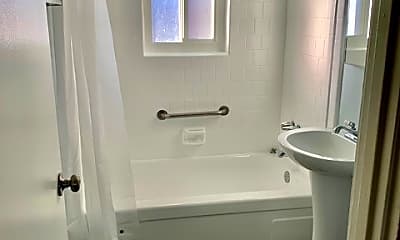 Bathroom, 686 Cottonwood Rd., 2
