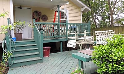 Patio / Deck, 307 Chesterfield St N, 2