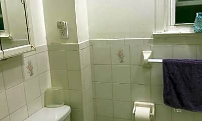 Bathroom, 577 17th St, 2