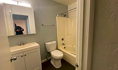 Bathroom, 3257 Delaware St, 2