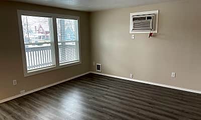 Living Room, 3304 N Lincoln St, 1