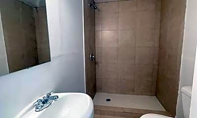Bathroom, 633 NW 15th Ave, 1