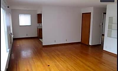 Living Room, 154 E Hudson Ave, 1