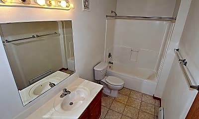 Bathroom, 819 Francis St, 1
