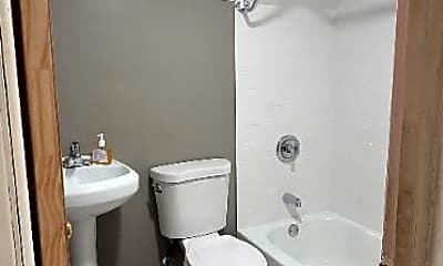 Bathroom, 527 Oak St, 2