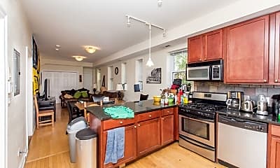 Kitchen, 1621 N Honore St, 1