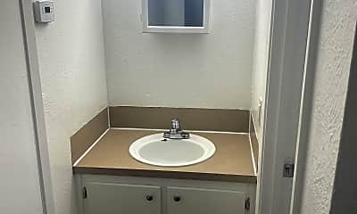 Bathroom, 512 W Green Ave, 2