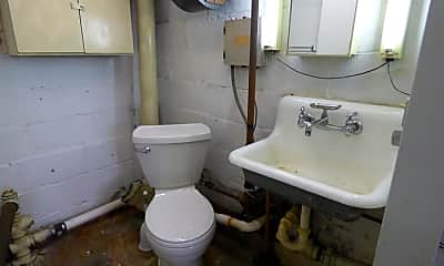 Bathroom, 2905 Hiawatha St, 2