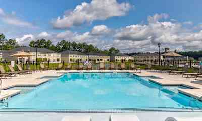 pembroke meadows pool