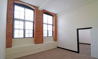 spare room with carpet and plenty of natural light, P & P Mill Apartments, 2