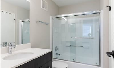 Bathroom, Park 150 Apartments, 2