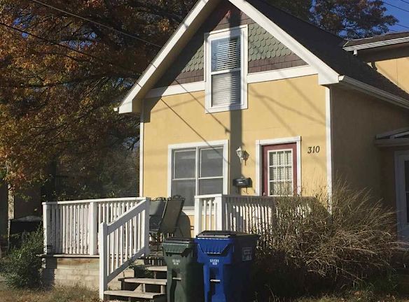 310 E 11th St Lawrence Ks 66044 Home For Rent Rentals Com