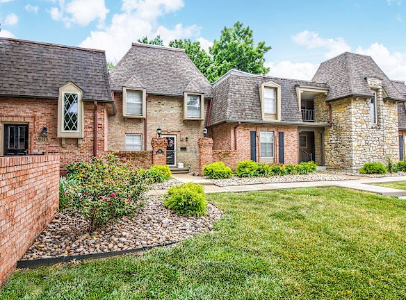 Louisburg Square Apartments Townhomes Overland Park, KS ...