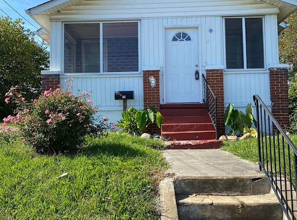 29 12 1/2 St Roanoke, VA 24016 - Home For Rent | Rentals.com