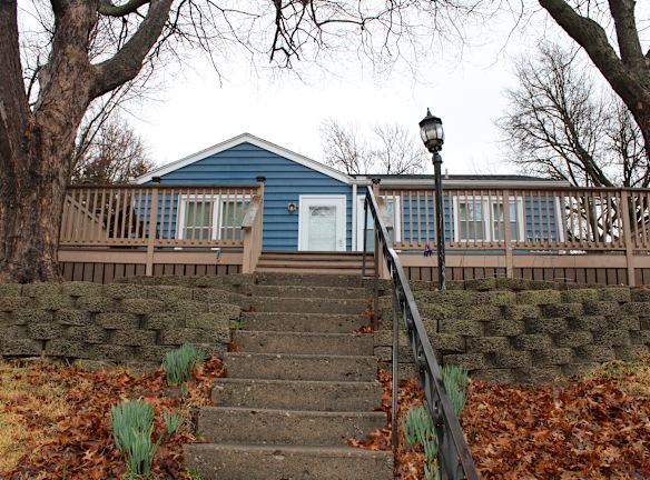 902 N 12th Leavenwoth Ks 66048 Home For Rent Rentals Com