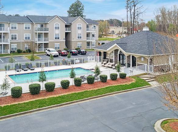 Crown Point At Sunset Drive Apartments For Rent