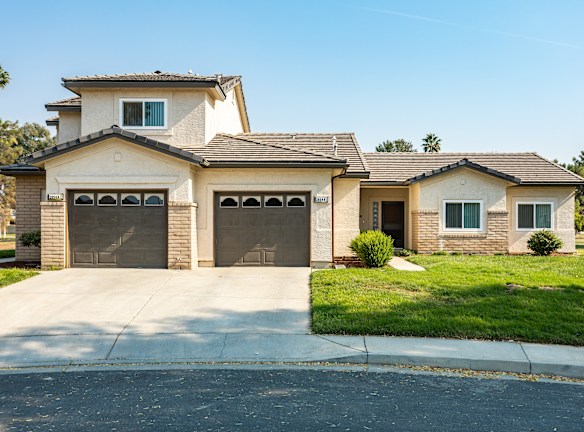 New Apartments Near Nas Lemoore with Modern Garage