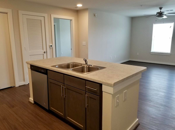 Miramonte Apartments And Homes For Rent Stafford Tx