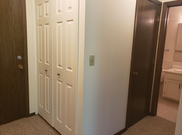 Broadway Apartments For Rent Fergus Falls Mn Rentals Com