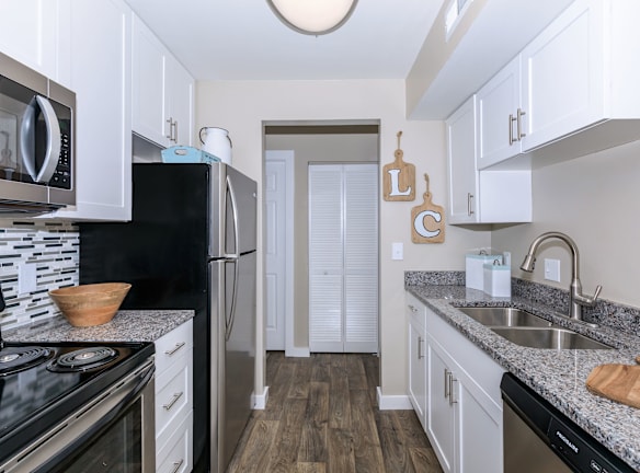 Lakeside Crossing At Eagle Creek Apartments For Rent