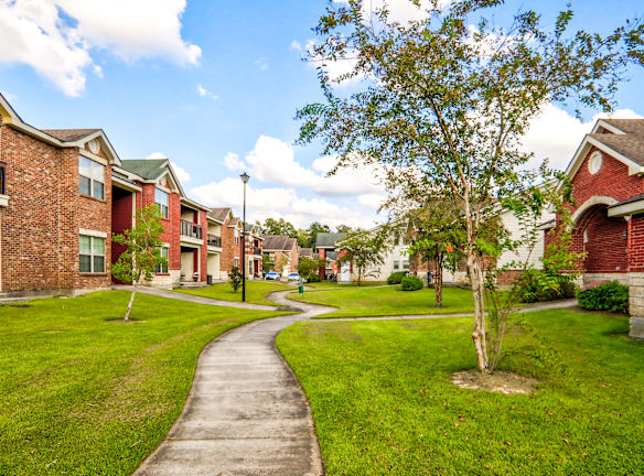 Suma Lake Apts Townhomes Apartments For Rent Livingston