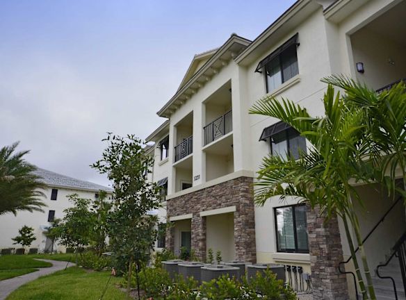 Broadstone Cypress Hammocks Apartments For Rent Coconut