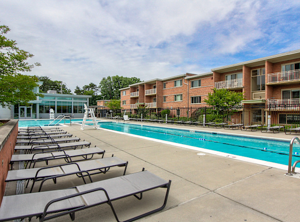 Monticello Falls Church Apartments For Rent - Falls Church, VA