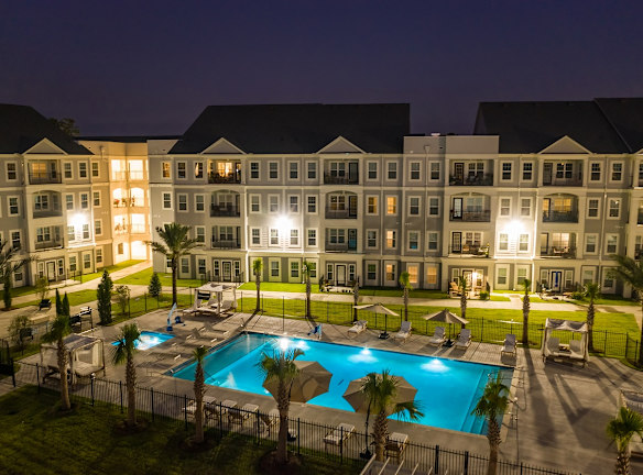 Parc Gardens 55 Luxury Community Apartments For Rent - Lafayette, LA