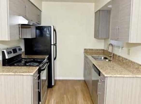 Westpark Townhomes Apartments Indianapolis In 46214