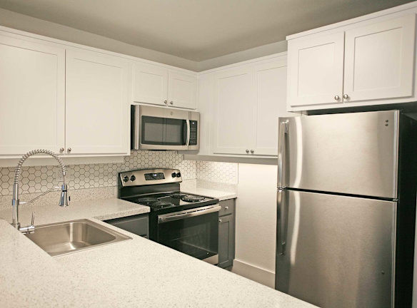 The Landing At Arrowhead Springs Apartments For Rent San