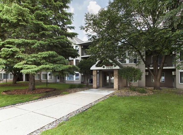 Oaks Whitney Pines Apartments Apple Valley, MN ...