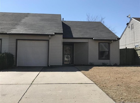 1407 W Madison St Broken Arrow Ok 74012 Home For Rent