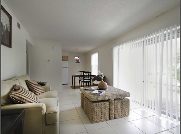 Lakeshore Club Apartments And Townhomes Apartments For