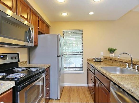 Pinewood Village Apartments For Rent Bellevue Wa