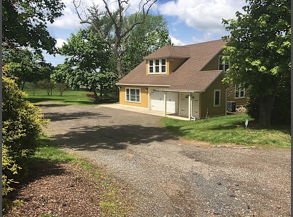 22 Center Hill Road Sugarloaf Pa 18249 Home For Rent