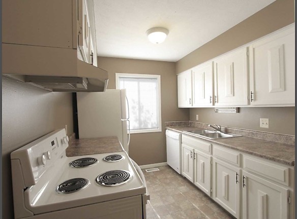 Lake Forest Townhomes Apartments For Rent Omaha Ne
