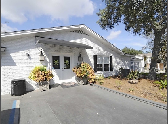 Rentals Com Homes For Rent Apartments Houses For Rent