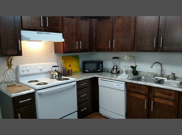 Westwood I Ii Amp Iii Apartments For Rent Warner Robins