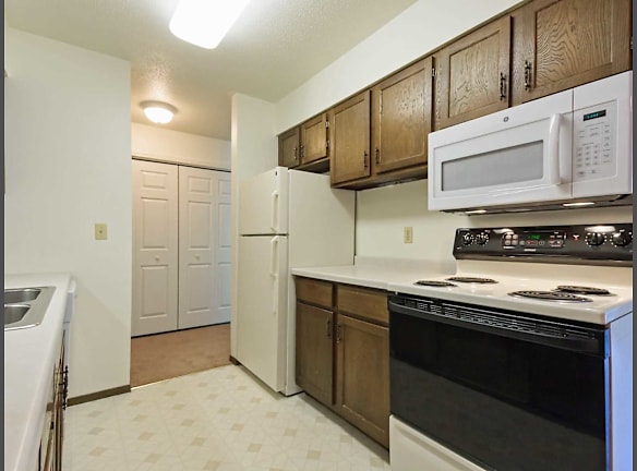 Broadway Apartments For Rent Fergus Falls Mn Rentals Com