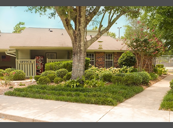Pines On The Bay Apartments For Rent Biloxi Ms