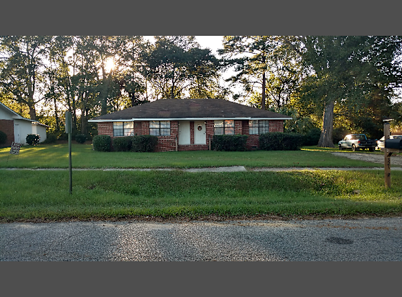 321 N Lexington St Lyons Ga 30436 Home For Rent