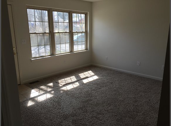 Nice Brick Home On Quiet Court Louisville Ky 40299 Home
