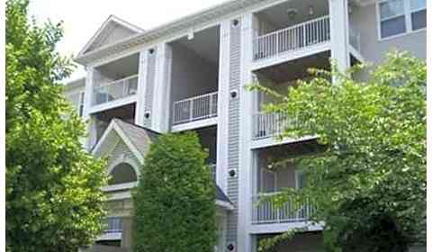 The Apartments At North Point Olde Tiverton Circle